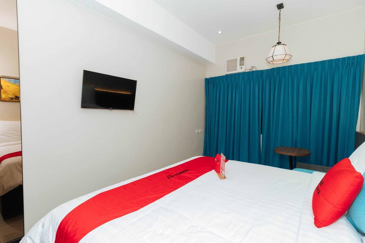 Отель Reddoorz Premium Near Ust Hospital Манила Экстерьер фото