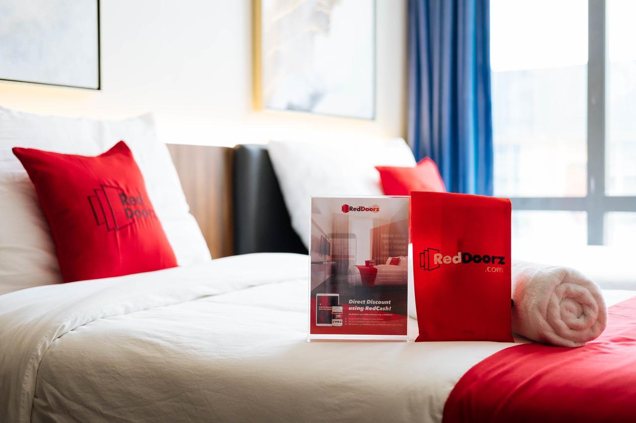 Отель Reddoorz Premium Near Ust Hospital Манила Экстерьер фото